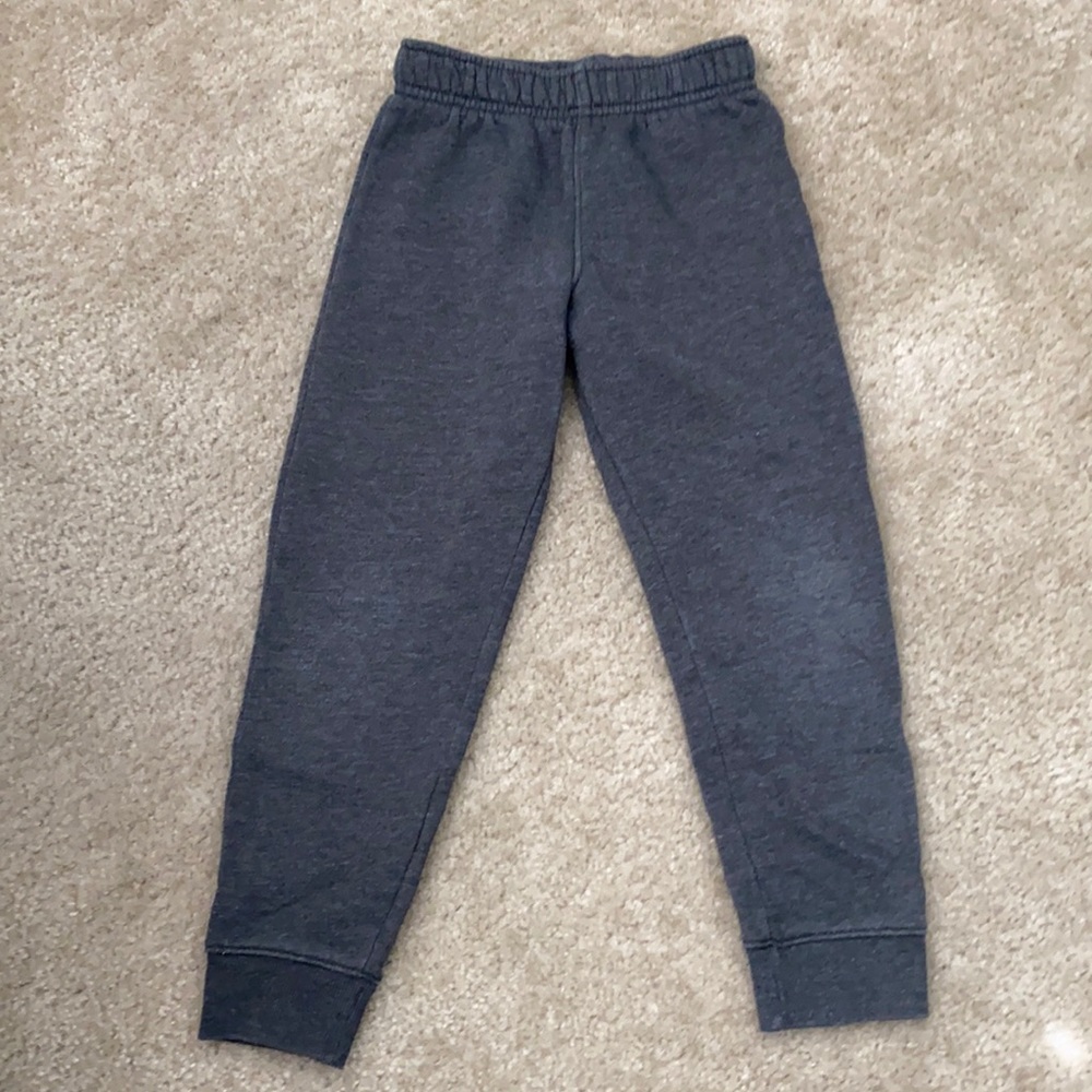 🛍Gray Size 5T sweats for boy or girl